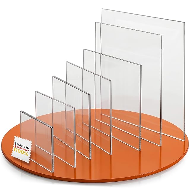 Láminas acrílicas transparentes de tamaño creciente en una base naranja ranurada, con un sello Made in Germany