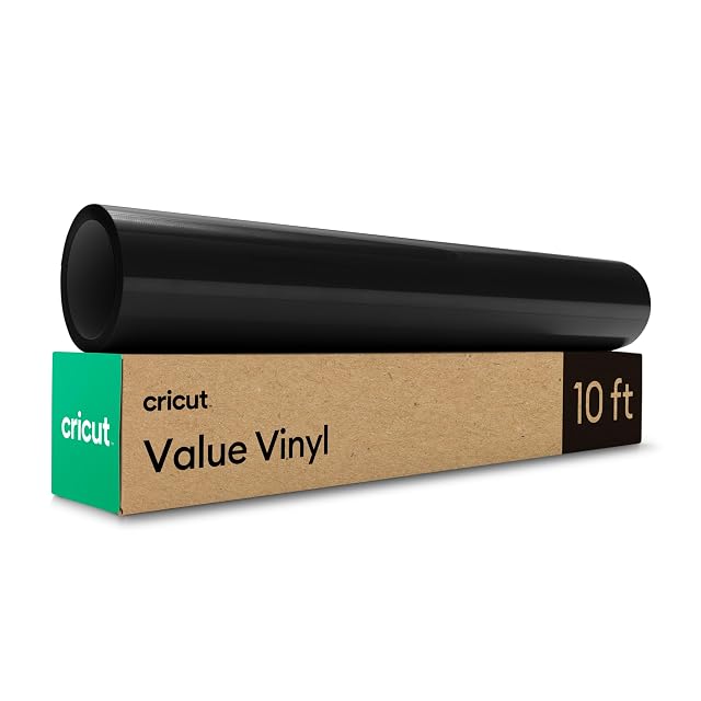 Rollo negro sobre una caja de Cricut de cartón kraft con el texto Value Vinyl, 10 ft