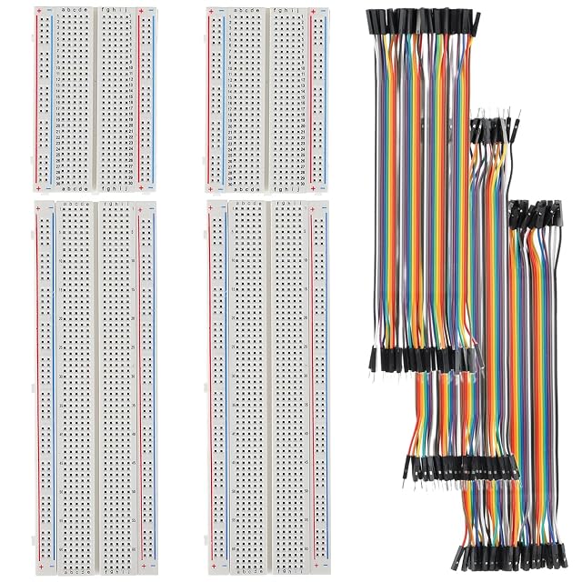 Dos protoboards de 400 puntos y dos de 830 puntos junto a tres cintas de puentes arcoíris