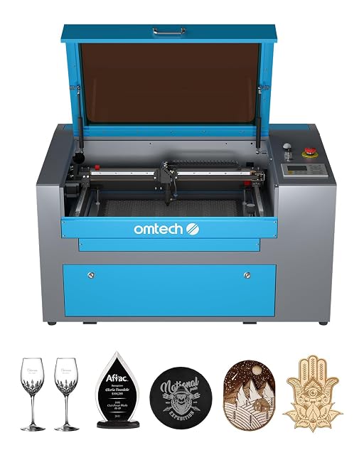 Grabador láser de CO2 OMTech de 50 W con la tapa levantada y panel de control digital