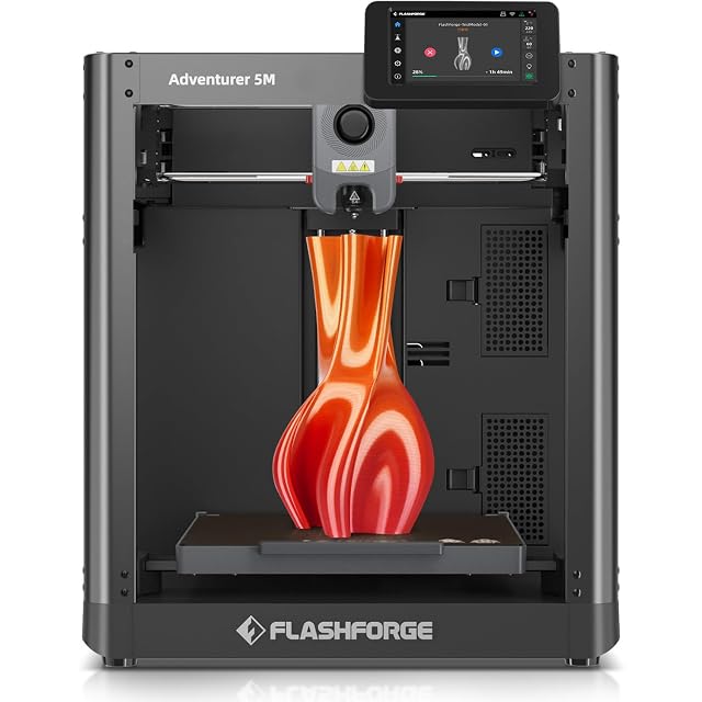Impresora 3D CoreXY Flashforge Adventurer 5M con un jarrón impreso sobre la cama