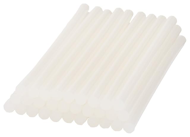 Pila de barras de pegamento blanco lechoso