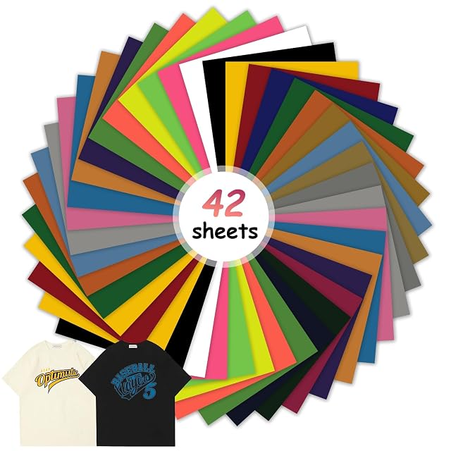Cuarenta y dos hojas de vinilo de colores en círculo alrededor de una etiqueta 42 sheets, con dos camisetas estampadas