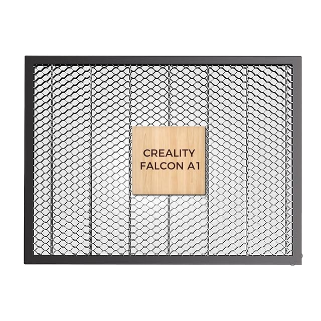 Cama de panal de Creality en un marco oscuro con soportes verticales y una etiqueta de madera con el texto Creality Falcon A1