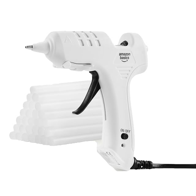 Pistola de cola caliente blanca Amazon Basics con barras de cola