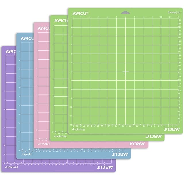 Cinco bases cuadriculadas de AIRCUT abiertas en abanico en morado, azul, rosa y dos verdes, con las etiquetas StrongGrip, LightGrip y FabricGrip