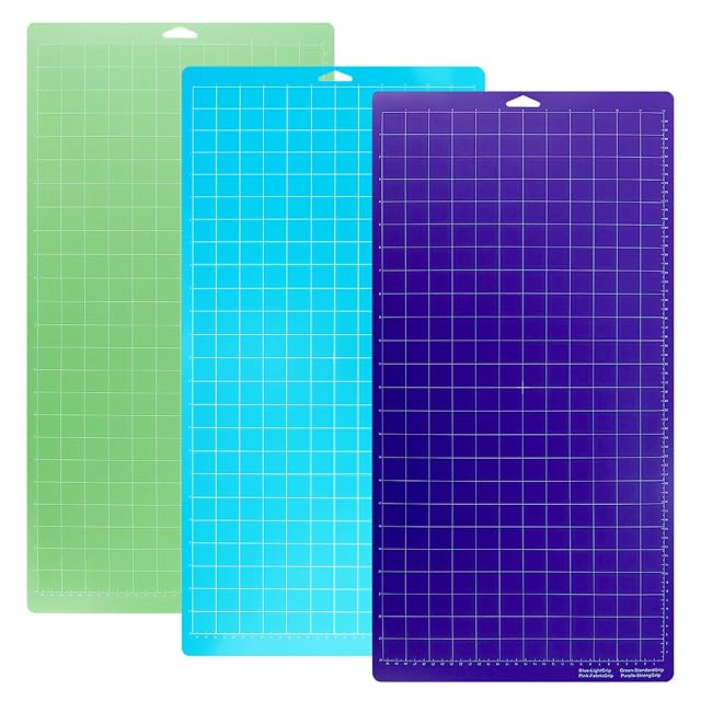 Tres bases largas cuadriculadas en verde, azul y morado, la morada con una leyenda de colores de agarre impresa