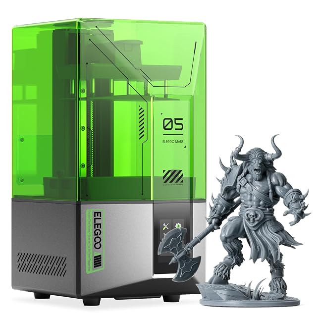 Impresora 3D de resina ELEGOO Mars 5 con tapa anti-UV verde sobre la plataforma